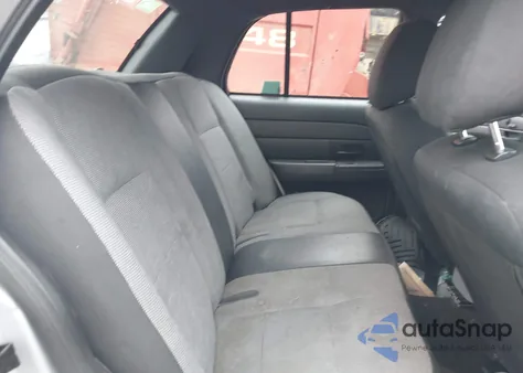 2011 Ford Crown Victoria Police Interceptor z USA, uszkodzony, nr VIN 2FABP7BV0BX177258